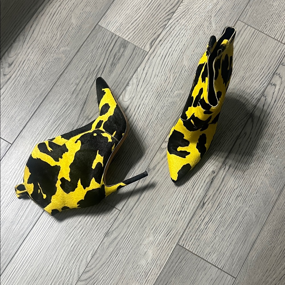 Yellow and Black Women's Ankle Boots worn once size 8. Pony hair